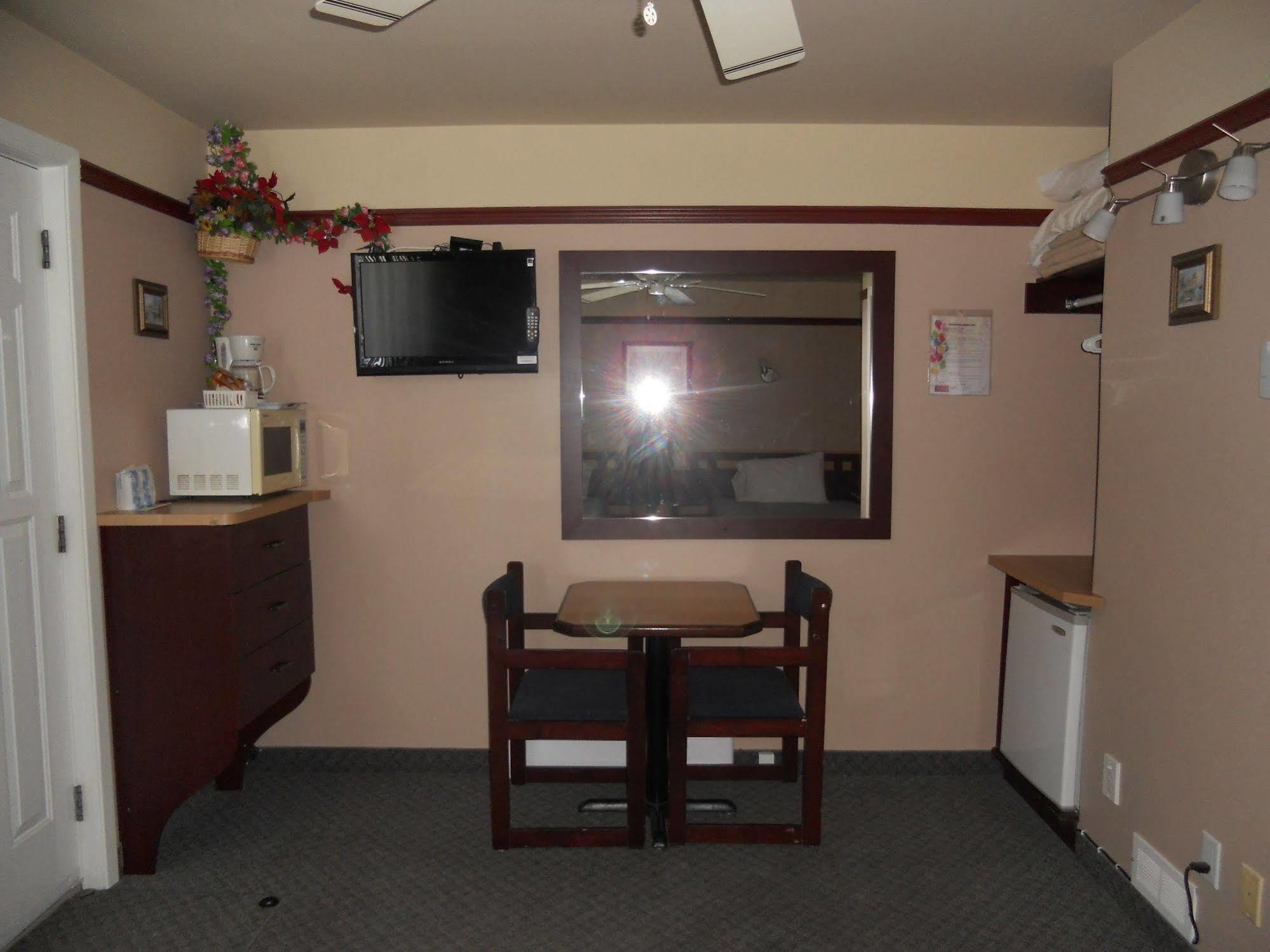 Motel Normandie Louiseville エクステリア 写真