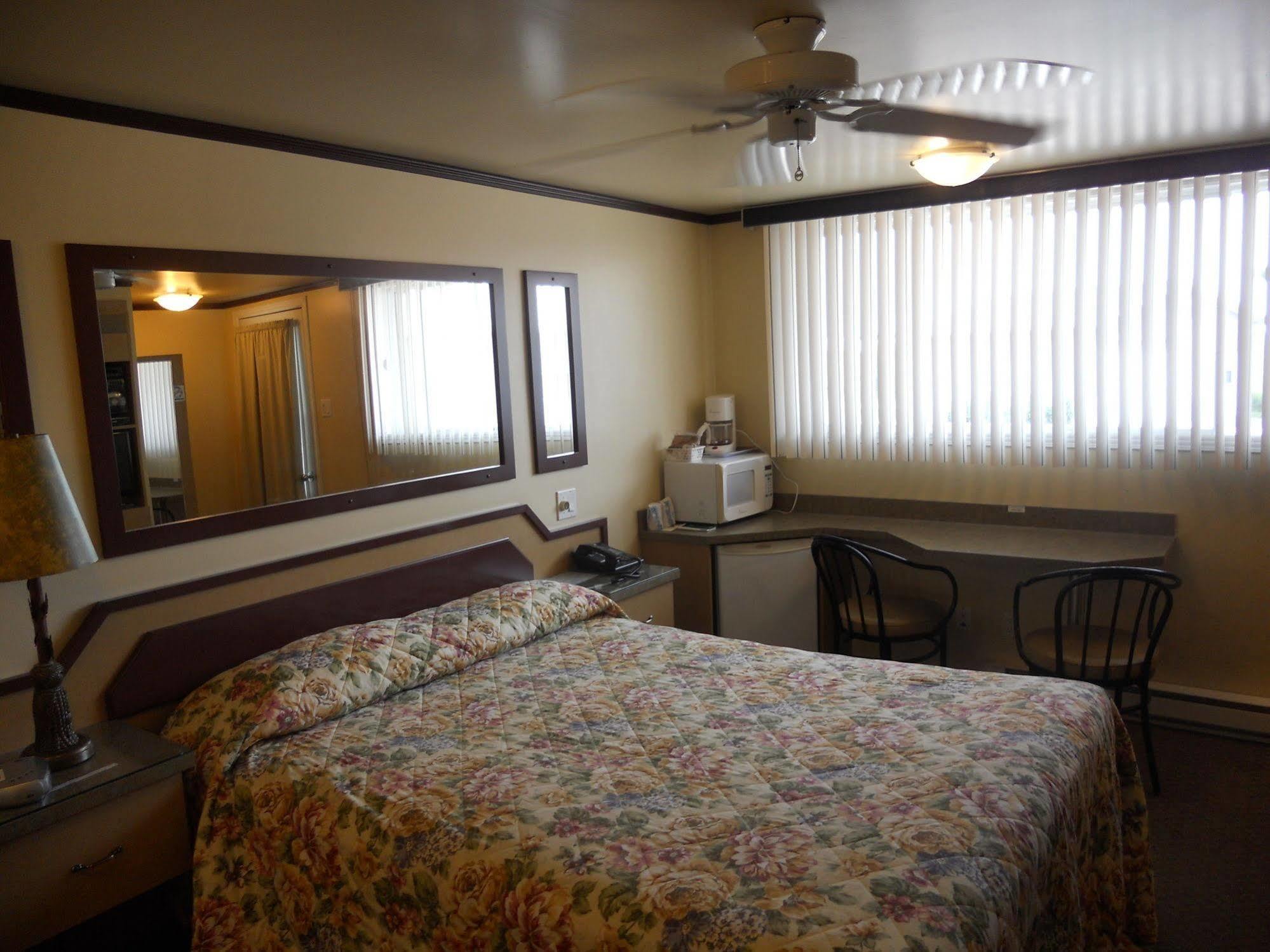 Motel Normandie Louiseville エクステリア 写真